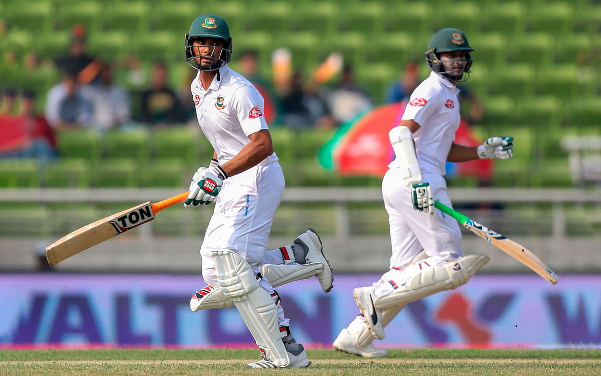 Bangladesh’s Shakib Al Hasan (R) and Mahmudullah Ryadh (L) run between the wickets durinG the second day of 2nd Test match between Bangladesh against West Indies in Dhaka on 1 December 2018. Photo: AFP