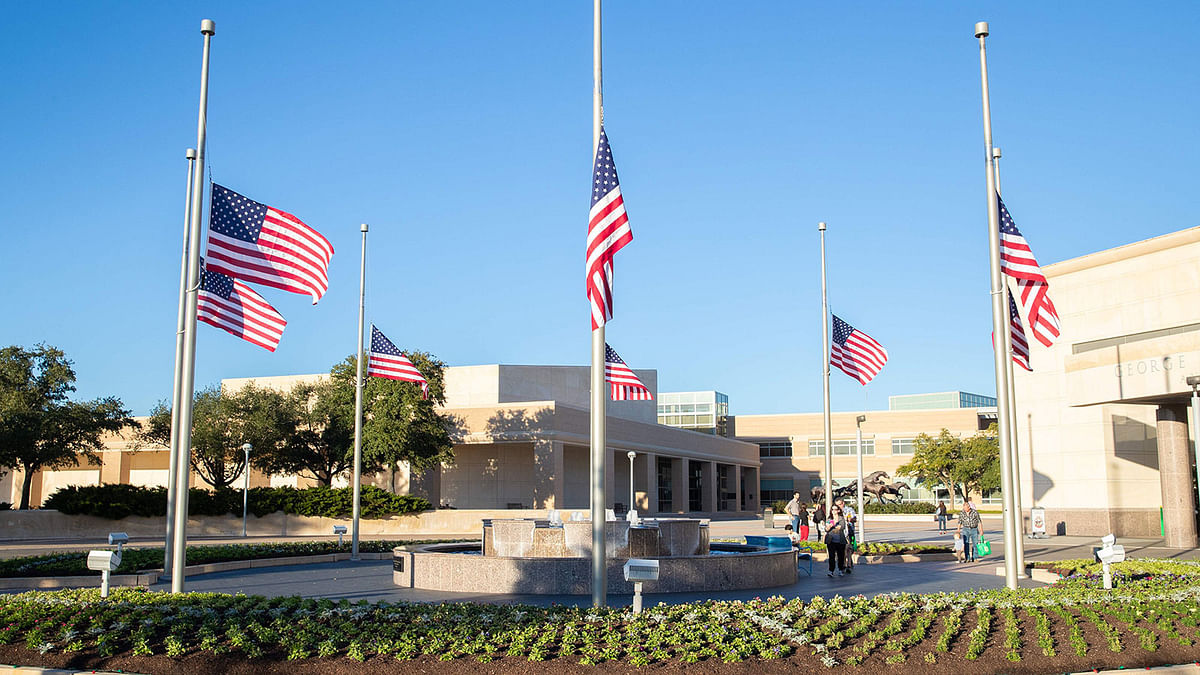 Flags fly at half staff in tribute to former US President George HW Bush, at the entrance of the George Bush Presidential Library on 1 December 2018 in College Station, Texas. Photo: AFP
