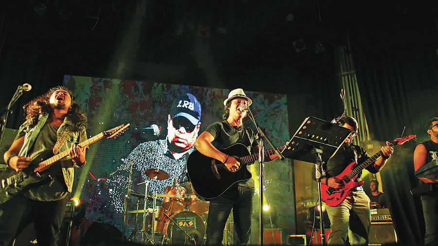 Members of the Bangladesh Musical Bands Association performing in a programme to pay tribute to legendary singer Ayub Bachchu at National Music and Dance Auditorium in Dhaka on Sunday.  Photo: Prothom Alo