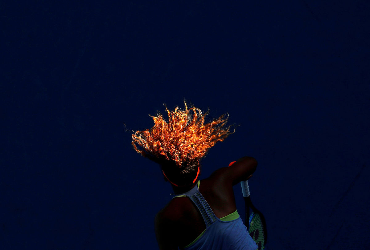 Naomi Osaka of Japan hits against Simona Halep of Romania during the Australian Open at Margaret Court Arena in Melbourne, Australia, 22 January 2018. Photo: Reuters