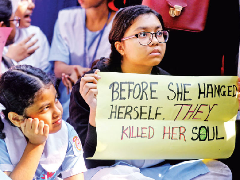 Students demonstrate in front of the gate of Viqarunnisa Noon School and College at Bailey Road in Dhaka on Wednesday demanding trial of the ‘instigated’ suicide of Aritree Adhikari. Photo: Prothom Alo