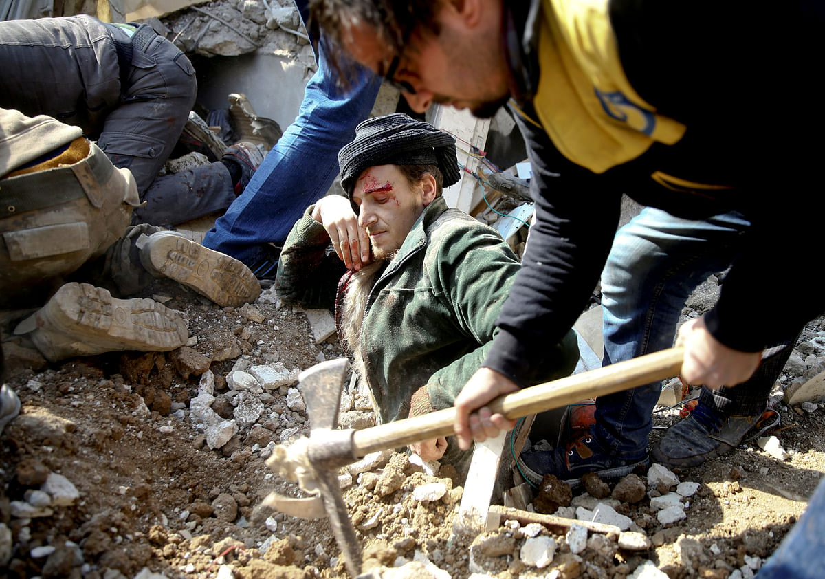 A man gets stuck under debris at a damaged site after an airstrike in the Saqba area, in the eastern Damascus suburb of Ghouta, Syria, 9 January  2018. Photo: Reuters