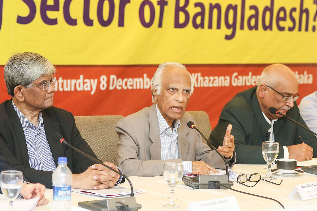 Economist Wahiduddin Mahmud speaks at a dialogue titled ‘What Do We Do with the Banking Sector of Bangladesh’  organised by a CPD on Saturday. Photo: Prothom Alo.