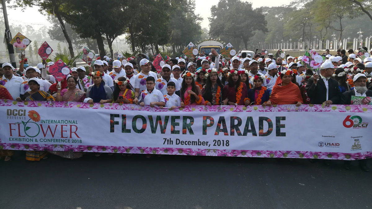 Flower parade in the city arranged by DCCI on Friday, 7 Dec 2018. Photo: UNB