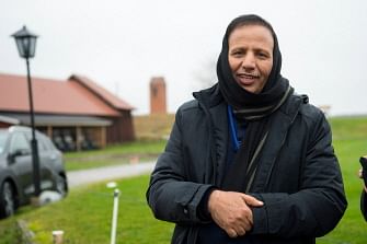 Abdulaziz Jabari, member of a Yemeni government`s delegation, speaks to journalists during the ongoing peace talks on Yemen held at Johannesberg Castle, in Rimbo, 50km north of Stockholm, Sweden, 8 December 2018. A Yemeni government official said that Huthi rebels were `not serious` on finding common ground to end the devastating war, three days into UN-brokered talks in Sweden. Photo: AFP