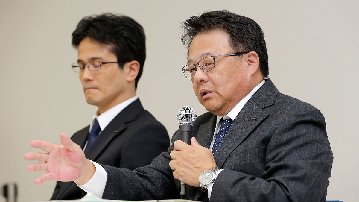 Nissan Motor Corporate vice president Seiji Honda (R) answers questions while vice president Teiji Hirata listens during a press briefing at the company`s global headquarters in Yokohama on 7 December 2018. Photo: AFP