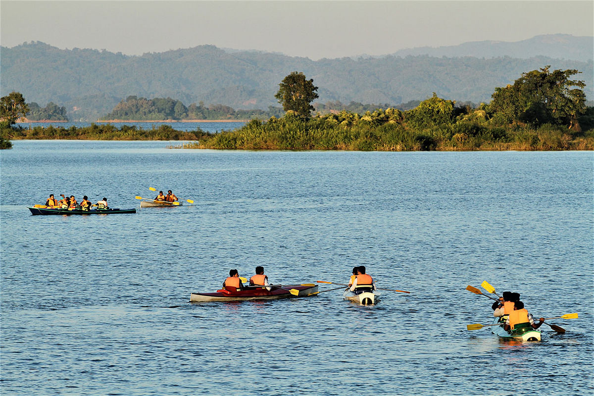 Kyaks carrying tourists in the lake at Baradom Bazar in Rangamati on 8 December. Photo: Supriya Chakma