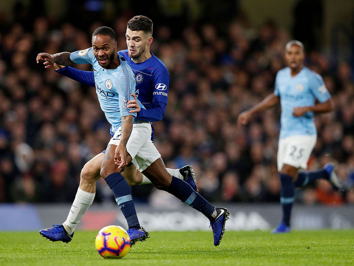 Manchester City`s English midfielder Raheem Sterling (L) vies with Chelsea`s Croatian midfielder Mateo Kovacic during the English Premier League football match between Chelsea and Manchester City at Stamford Bridge in London on December 8, 2018. AFP