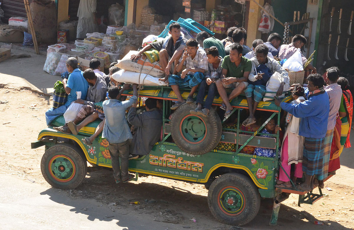 An overcrowded pickup locally called Chander Gari at Boalkhali Natun Bazar, Dighinala, Khagrachhari on 8 December. The vehicles carry 30 to 40 passengers violating rules. The driver has to follow to the helper’s gestures as the view is blocked due to the passengers sitting on the bonnet. Photo: Palash Barua