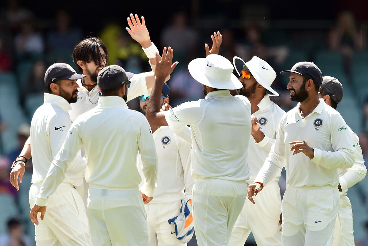 India`s paceman Ishant Sharma (2nd L) celebrates with teammates the dismissal of Australia`s batsman Travis Head during day five of the first Test cricket match between Australia and India at the Adelaide Oval on 10 December, 2018. Photo: AFP