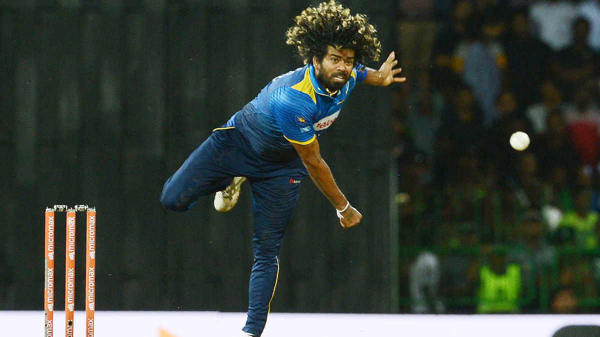In this file photo taken on 7 September, 2017, Sri Lankan cricketer Lasith Malinga delivers the ball during the Twenty20 international cricket match between Sri Lanka and India in Colombo. Sri Lanka on 14 December, 2018 brought back Lasith Malinga after a long hiatus as captain of its limited-over squads to lead the national team against New Zealand. Photo: AFP