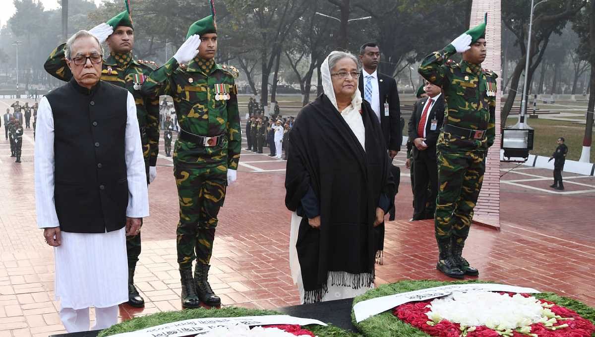 President M Abdul Hamid (R) and prime minister Sheikh Hasina pay tributes to the martyred intellectuals on the occasion of the Martyred Intellectuals Day on Friday. Photo: UNB