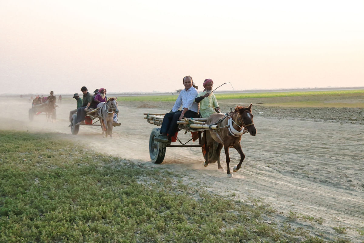 Passengers crossing the char areas of river Padma riding horse drawn carts at Pabna on 14 December. Photo: Hassan Mahmud