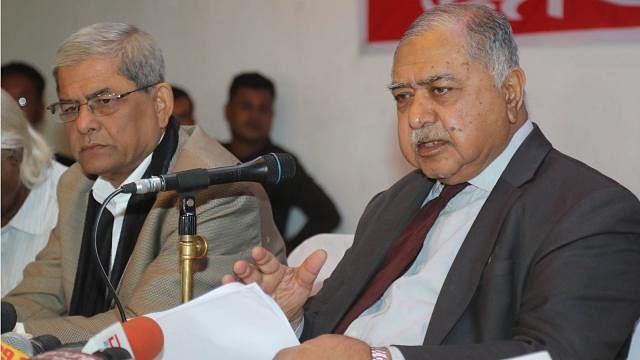 Jatiya Oikya Front leaders Kamal Hossain and Mirza Fakhrul Islam Alamgir while launching their election manifesto on Monday. Photo: Sazid Hossain