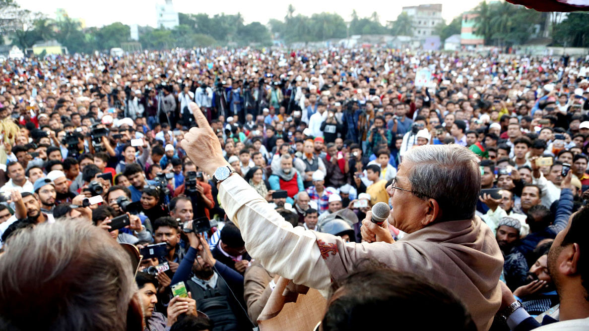 BNP secretary general Mirza Fakhrul Islam Alamgir speaks at an election rally in Narayanganj on Friday. Photo: UNB