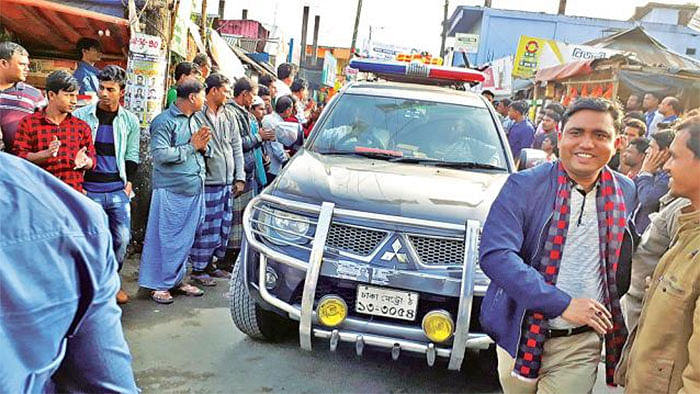 Four government vehicles are used in Obaidul Quader’s electioneering at Muchapur Bangla Bazar of Companiganj in NoaKhali on Thursday afternoon. Photo: Prothom Alo