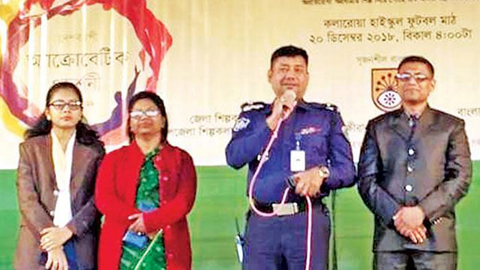 Kalaroa police station OC Maruf Ahmed (2nd R) is seen in a programme at GKMK Pilot High School ground in Kalaroa upazila of Satkhira on Thursday. Photo: Collected