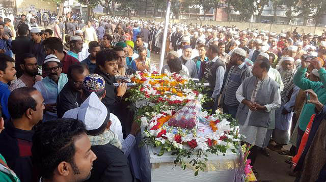 People pay respect to Amjad Hossain on Jamalpur High School premises on Sunday. Photo: Prothom Alo  Amjad Hossain buried in Jamalpur