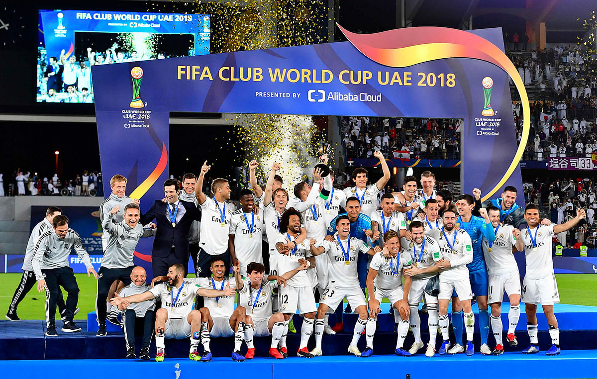 Real Madrid`s players celebrate with the trophy after winning the FIFA Club World Cup final football match Spain`s Real Madrid vs Abu Dhabi`s Al Ain at the Zayed Sports City Stadium in Abu Dhabi, the capital of the United Arab Emirates, on 22 December 2018. Photo: AFP