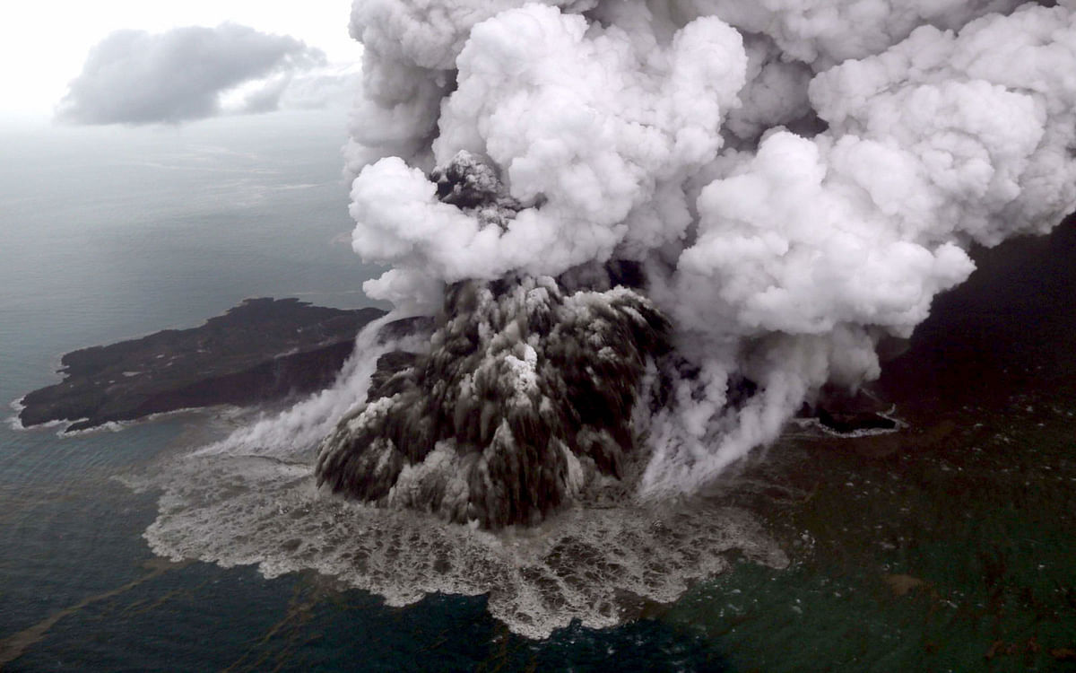 This aerial picture taken on 23 December 2018 by Bisnis Indonesia shows the Anak (Child) Krakatoa volcano erupting in the Sunda Straits off the coast of southern Sumatra and the western tip of Java. Photo: AFP