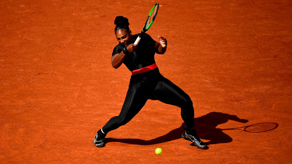 Serena Williams of the US plays a forehand return to Czech Republic`s Kristyna Pliskova during their women`s singles first round match on day three of The Roland Garros 2018 French Open tennis tournament in Paris on 29 May 2018. Photo: AFP