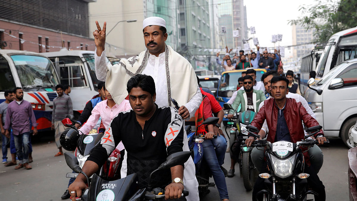 Supporters of the Bangladesh Awami League join in a rally as they campaign ahead of the 11th general election in Dhaka, 26 December, 2018. Photo: Reuters
