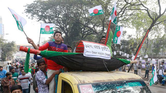 The AL men hold a procession in Dhaka. Photo: Prothom Alo