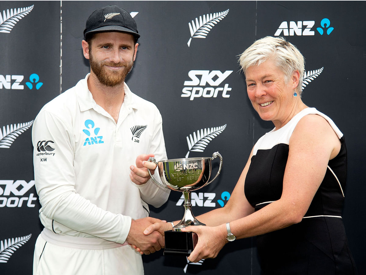 New Zealand`s captain Kane Williamson (L) receives the ANZ test series cup from NZ Cricket President Debbie Hockley after their series win during day five of the second cricket Test match between New Zealand and Sri Lanka at Hagley Park Oval in Christchurch, New Zealand on December 30, 2018. AFP
