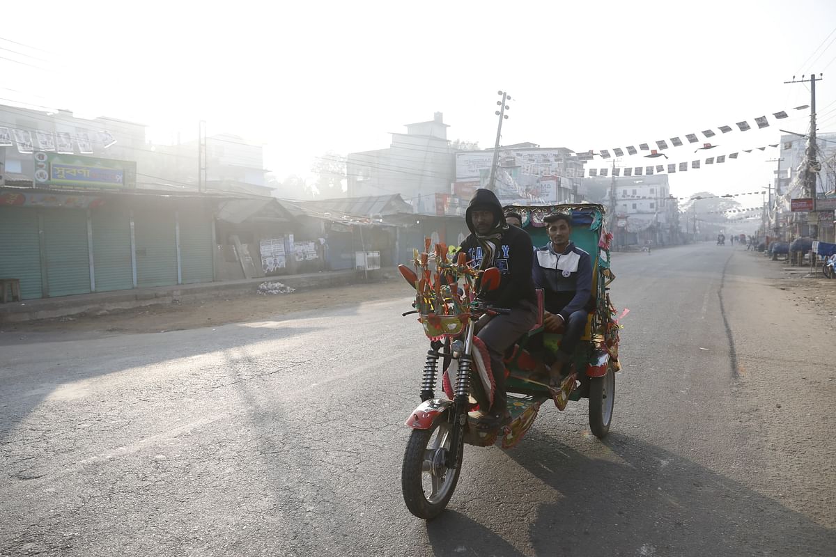 A rickshaw on an empty road at Maijdi Town Hall, Noakhali on 30 December. Photo: Shuvra Kanti Das