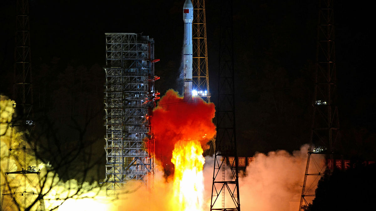 A Long March-3B rocket carrying Chang`e 4 lunar probe takes off from the Xichang Satellite Launch Center in Sichuan province, China 8 December. Photo: Reuters