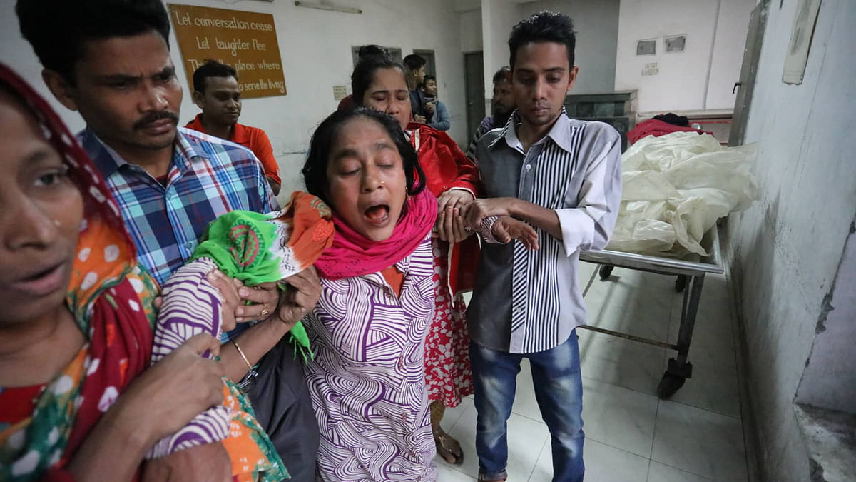 Jarina Begum, mother of victim Mim, breaks down in tears at Dhaka Medical College on Tuesday. Photo: Dipu Malakar