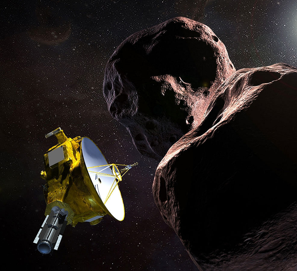 This artist`s illustration obtained from NASA on 21 December 2018 shows the New Horizons spacecraft encountering 2014 MU69 – nicknamed “Ultima Thule” – a Kuiper Belt object that orbits one billion miles beyond Pluto. Photo: AFP