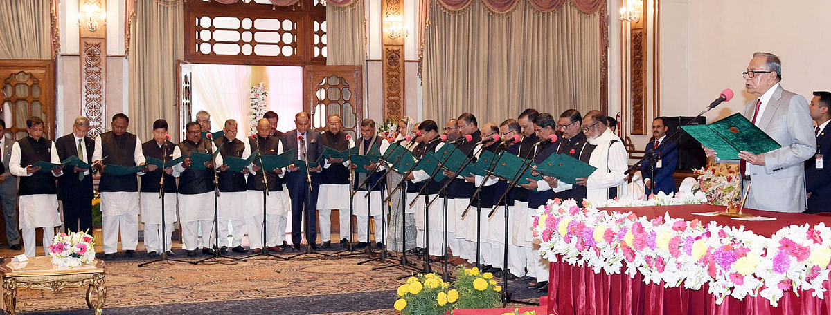 Ministers take oath on 7 January. Photo: PID