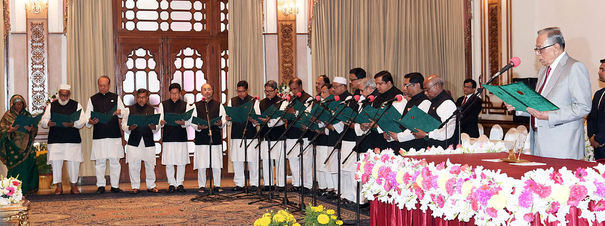 A total of 19 state ministers take oath on 7 January. Photo: PID