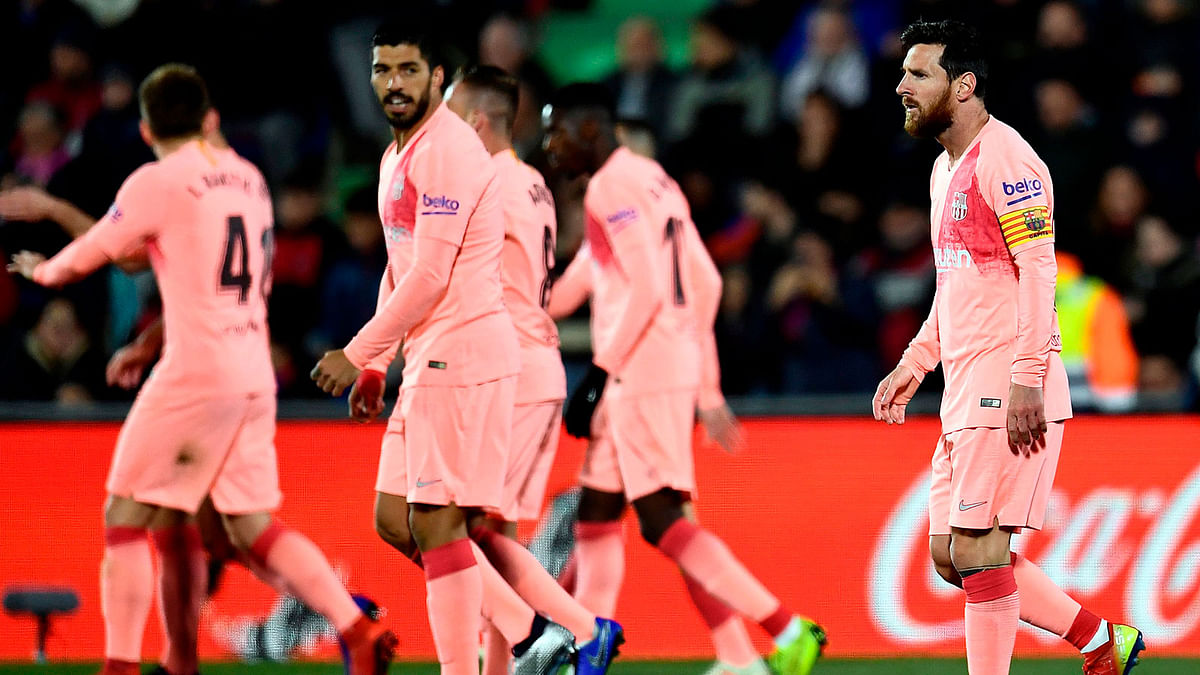 Barcelona`s Argentinian forward Lionel Messi (R) walks with teammates after scoring the opening goal during the Spanish League football match between Getafe CF and FC Barcelona at the Col. Alfonso Perez stadium in Getafe on 6 January 2019. Photo: AFP