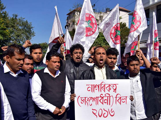 Activists from the All Assam Students Union (AASU) shout slogans during a protest against the government`s bid to pass a bill in parliament to give citizenship to non-Muslims from neighbouring countries, in Guwahati, India, on 7 January 2019. The placard reads `Citizenship Amendment Bill 2016`. -- Photo: Reuters