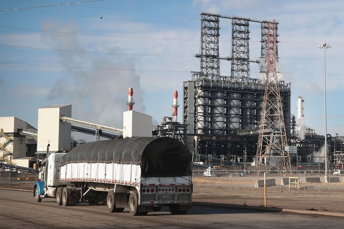 A truck passes by the BP refinery on January 08, 2019 in Whiting, Indiana.Photo: AFP
