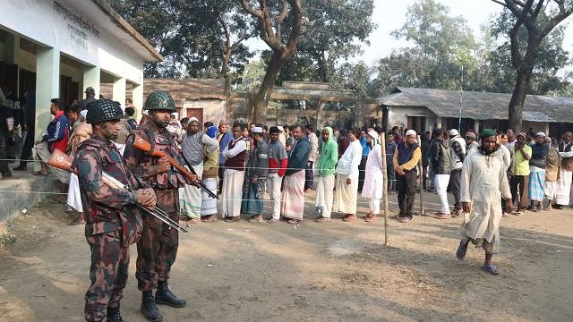 Voters wait in queues at the Sohagpur Dakkhin Government Primary School in Ashuganj of Brahmanbaria-2 constituency on 9 January. Photo: Emdadul Haque