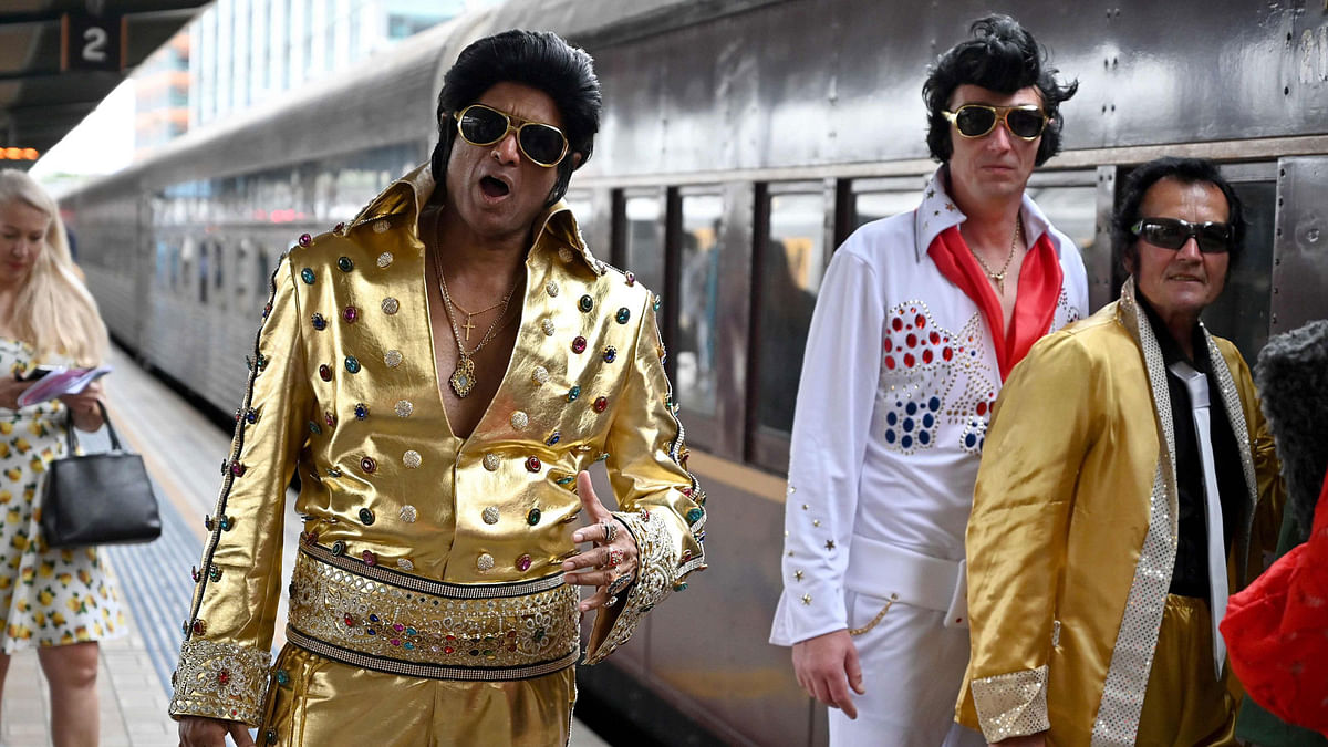 Elvis fans arrive at Central station before boarding a train to The Parkes Elvis Festival, in Sydney on 10 January 2019. Photo: AFP