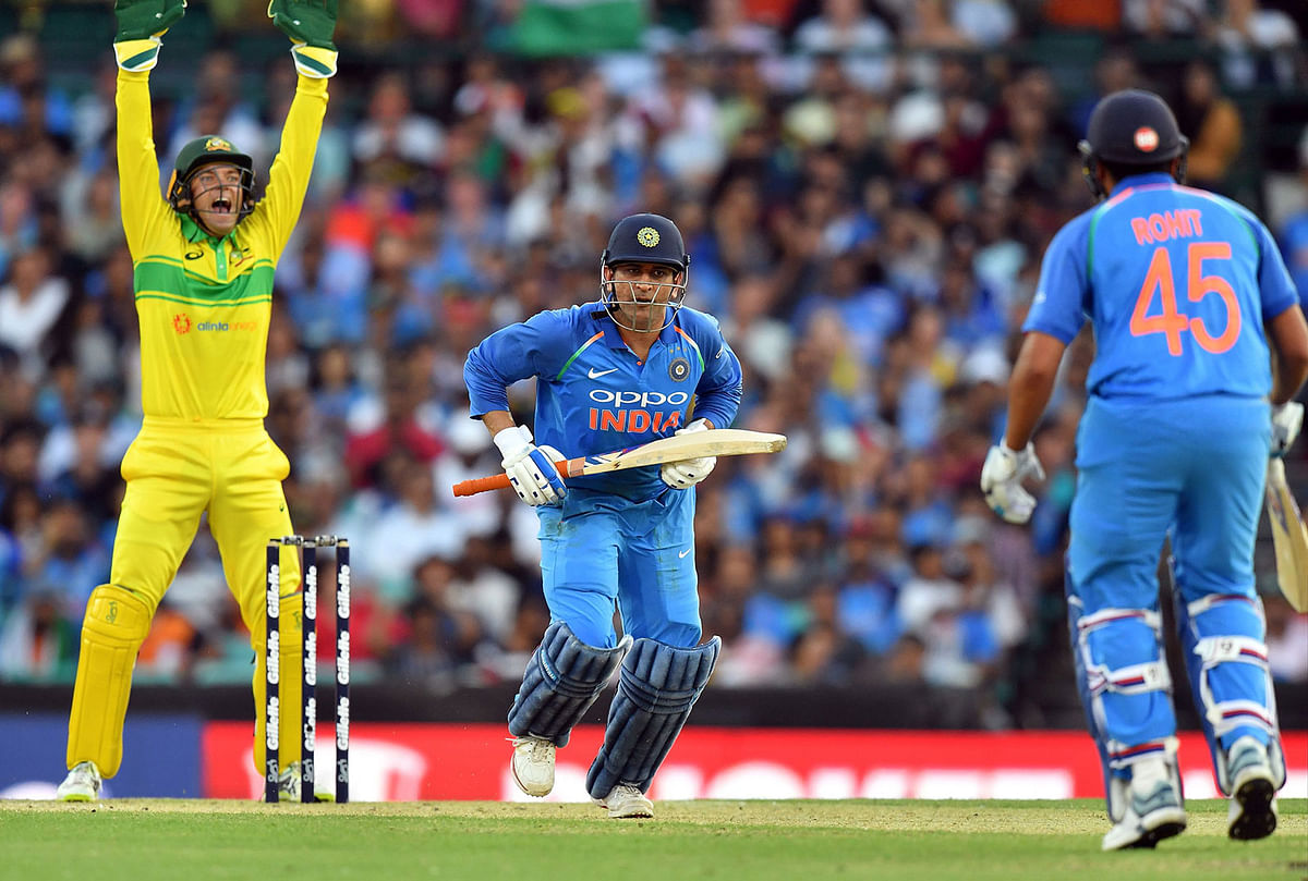 Australia`s wicketkeeper Alex Carey (L) appeals unsuccessfully for the LBW wicket of India`s batsman Mahendra Singh Dhoni (C) during the first one-day international (ODI) match between Australia and India at the Sydney Cricket Ground in Sydney on 12 January, 2019. Photo: AFP