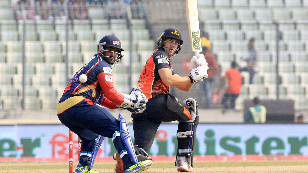 Khulna Titans player Dawid Malan plays a shot in the match against Chittagong Vikings at Sher-e-Bangla National Cricket Stadium on Saturday. Photo: Prothom Alo