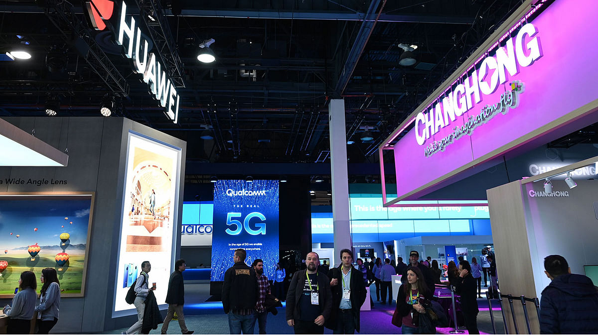 Attendees walk between the booth of Chinese consumer electronics companies Huawei and Changhong, on the last day of CES 2019, on 11 January 2019 at the Las Vegas Convention Centre in Las Vegas, Nevada. Photo: AFP