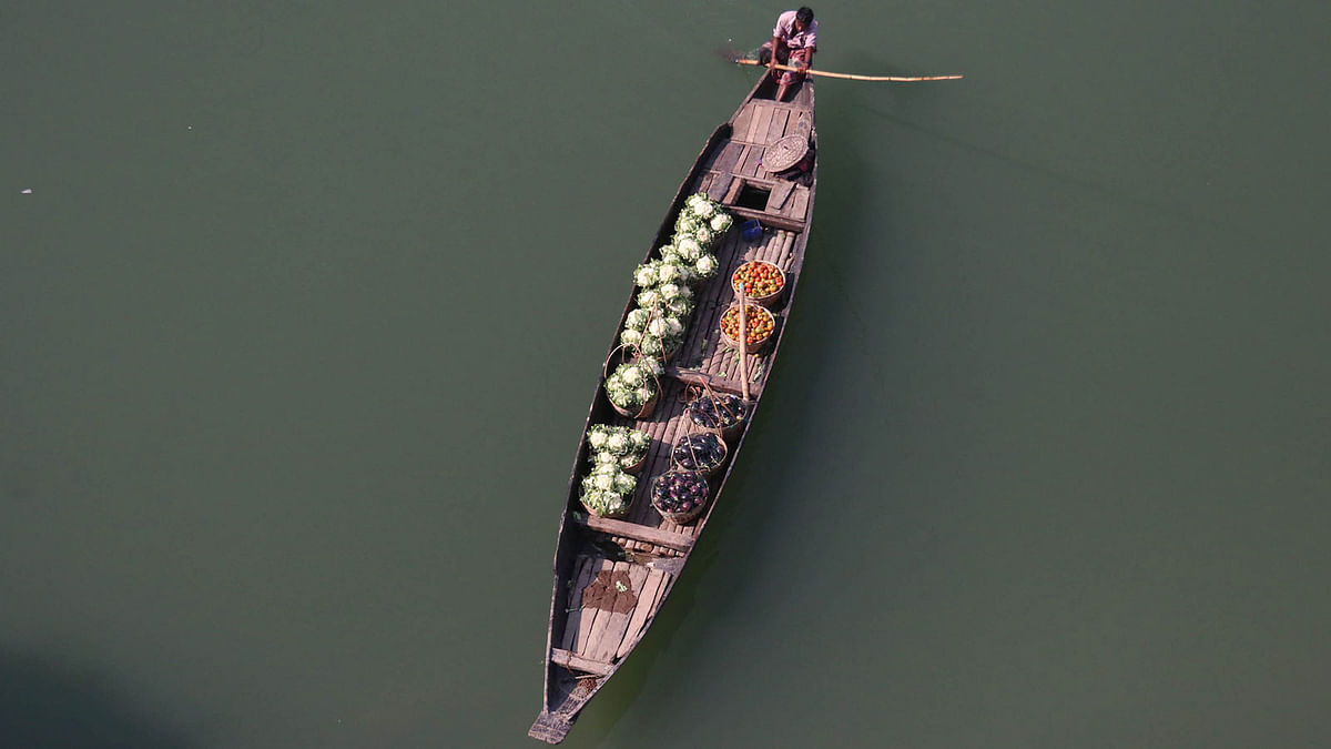 A vendor carrying vegetables on a boat in Kazirbazar, Sylhet on 12 January. Photo: Anis Mahmud