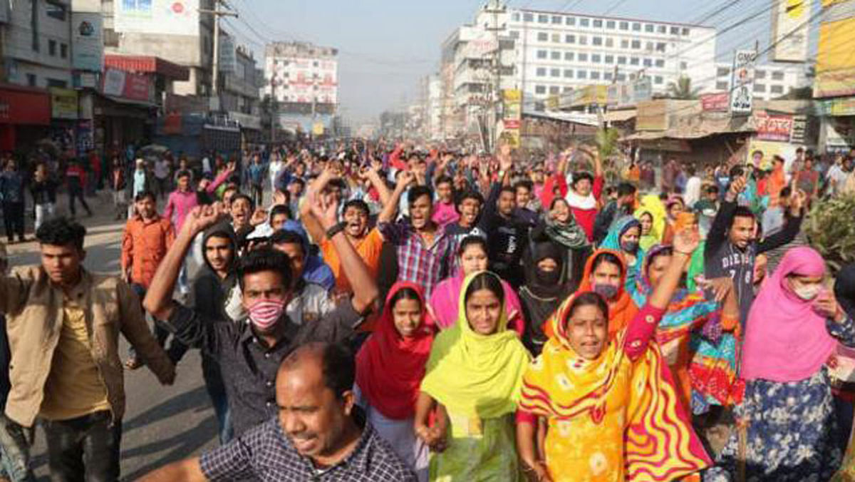 RMG workers demonstrate in Ashulia and Savar areas on Sunday. Photo: Sajid Hossain