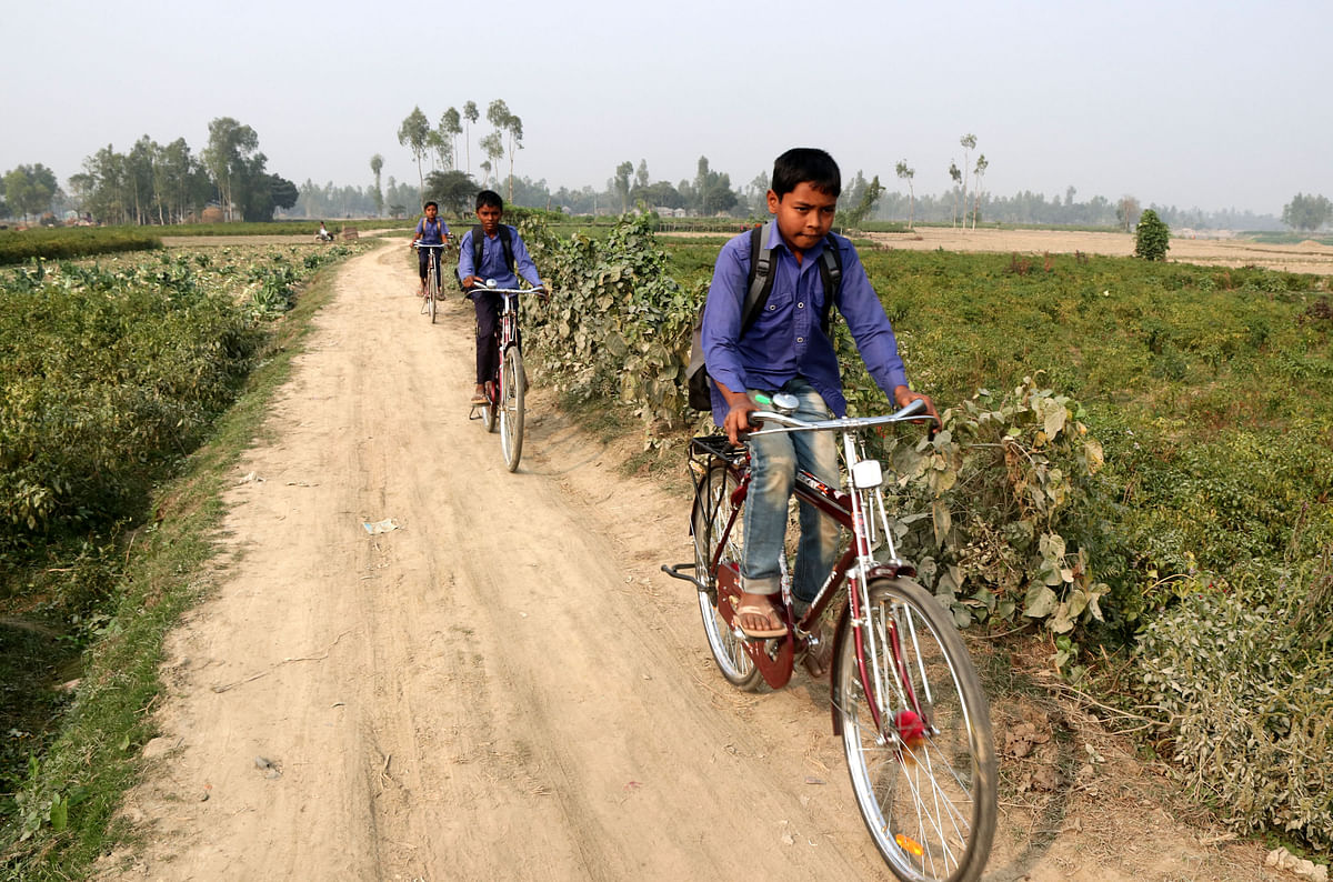 Students going to school riding on bicycles at Sholdhukri, Shajahanpur, Bogura on 15 January. Photo: Soel Rana