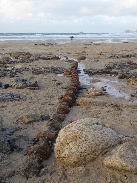 Submarine cable exposed by the sea. Photo: Collected