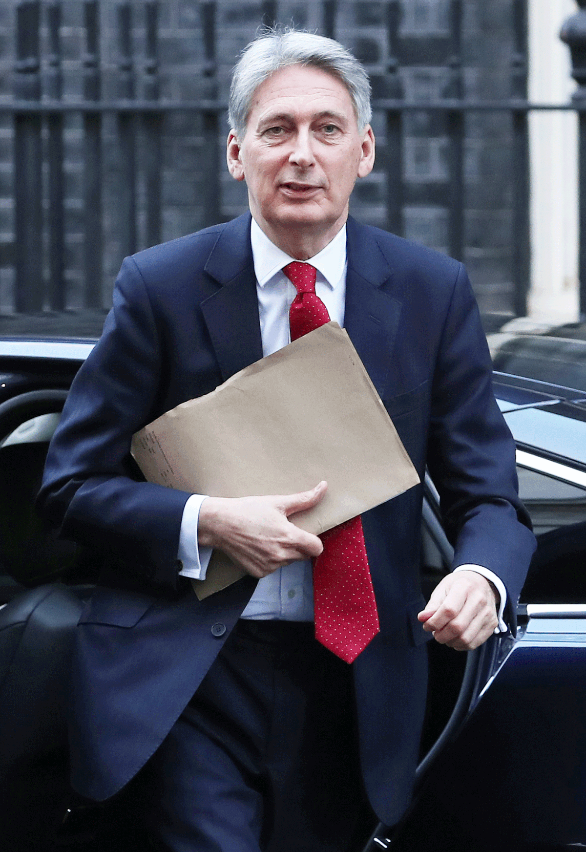 Britain`s Chancellor of the Exchequer Philip Hammond arrives in Downing street in central London on January 17, 2019. British prime minister Theresa May resumed urgent talks with her main opponents today after narrowly surviving a no-confidence vote sparked by the crushing defeat of her EU divorce deal. Photo: AFP