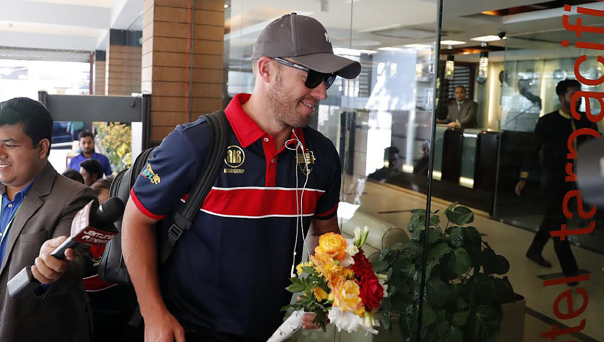 South African batsman AB de Villiers arrives in Dhaka on Thursday, 17 Jan, 2019. Photo: UNB