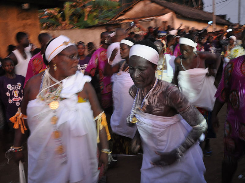 A group of ‘komians’. Photo: Wikimedia Commons