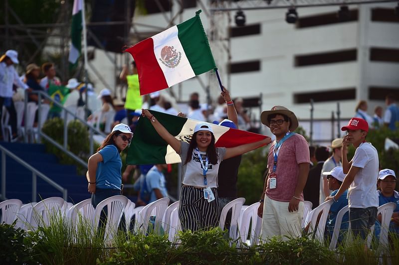 Pilgrims from all over the world crowd the historic center of Panama City on the eve of the arrival of Pope Francis for the World Youth Days, on 22 January 2019. Photo: AFP